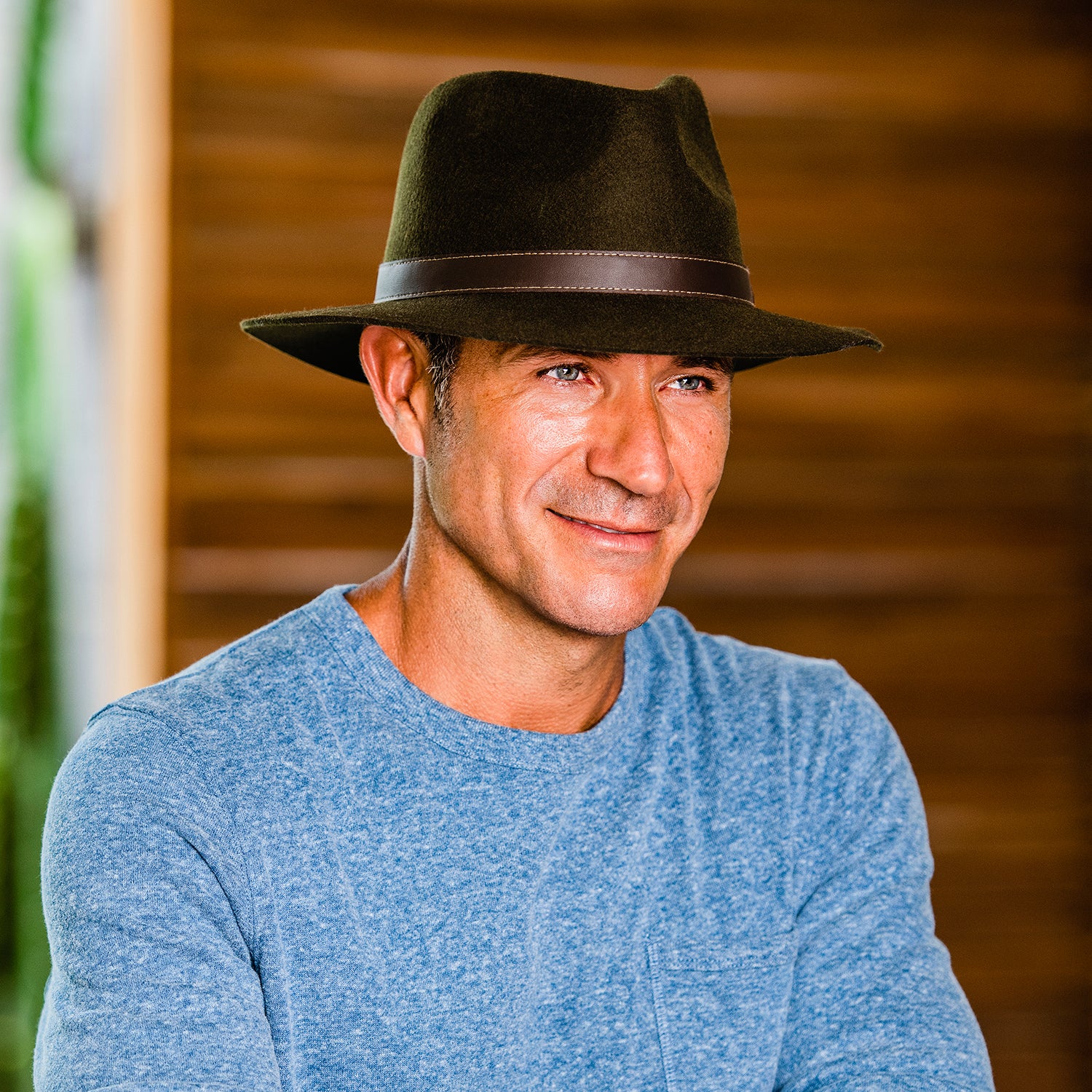 Man wearing a wool-felt style winter sun hat by Wallaroo, Olive