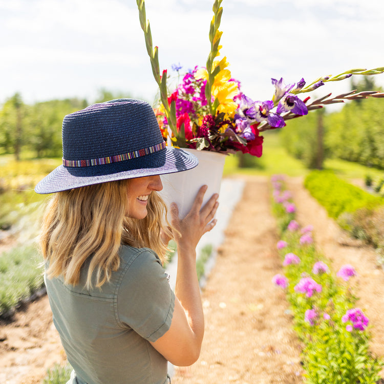 Wallaroo Women’s Sedona sun hat, a fashionable gardening sun hat with a wide brim, sun protection, and lightweight design for vacations and everyday wear, Navy, S/M (58cm)