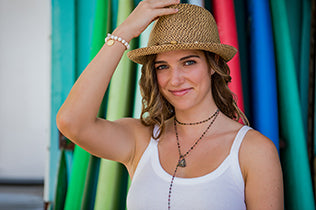 Woman standing outside wearing the Waverly trilby fedora sun hat by Wallaroo