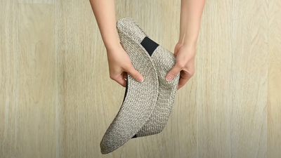 Video showing how to taco fold a Wallaroo hat for packing in a suitcase.